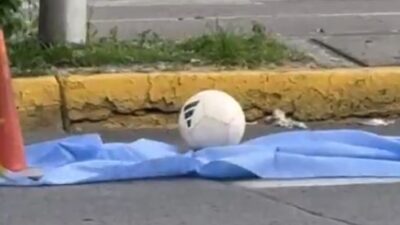 DESGARRADOR: Abuela fue por su nieto al ‘fut’ y luego un camión los arrolló