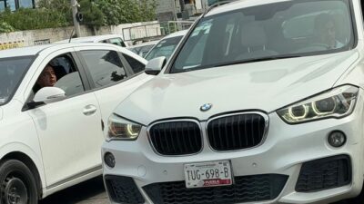 VIDEO. Conductor de un BMW intimida a un adulto mayor y le rompe el cristal de su carro