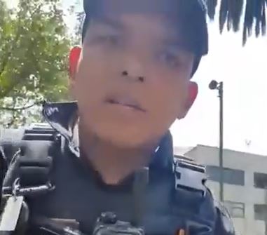 VIDEO: ‘Los voy a detonar’; policía amenaza a conductor con matar a sus perritos