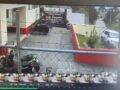 VIDEO: Criminal entra a un plantel del COBAEM y se roba una motocicleta
