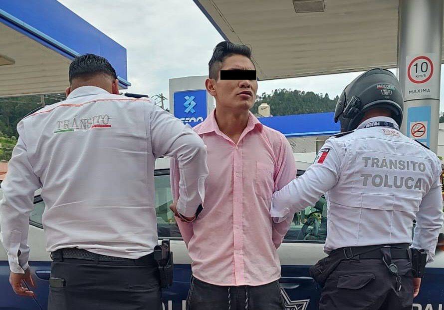CAPTURADOS: Policías de Toluca sorprenden a dos sujetos con motocicletas robadas