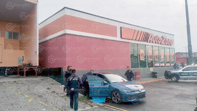 ACRIBILLADO. Asesinan a un hombre en el estacionamiento de una tienda Autozone en Edomex