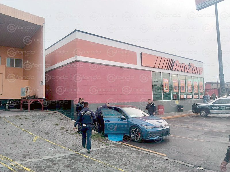 ACRIBILLADO. Asesinan a un hombre en el estacionamiento de una tienda Autozone en Edomex