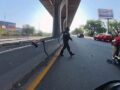 VIDEO. Chica tiktoker fue quien casi muere aplastada por culpa de su novio en autopista de Edomex