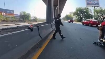 VIDEO. Chica tiktoker fue quien casi muere aplastada por culpa de su novio en autopista de Edomex