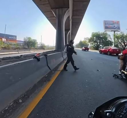 VIDEO. Chica tiktoker fue quien casi muere aplastada por culpa de su novio en autopista de Edomex