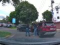 VIDEO: Conductoras se dan con todo a la salida de una primaria en Edomex