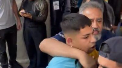 VIDEO: Fanático ebrio de Pumas golpea sin motivo a un empleado de seguridad en CU