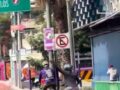 VIDEO: Motociclista invade ciclovía y golpea sin razón a un joven en bicicleta