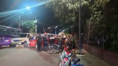 CAFRE: Conductor manda ‘a volar’ a un biker y la moto queda prensada