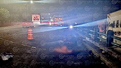 LAMENTABLE. Pareja en moto derrapa a media noche; ella murió y él quedó grave