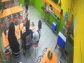 VIDEO: Jóvenes malvivientes comen en una taquería y corren para no pagar