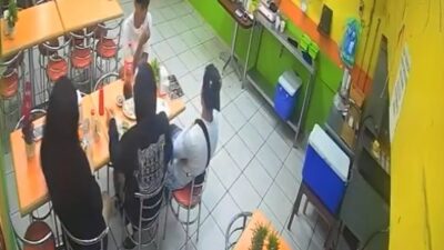 VIDEO: Jóvenes malvivientes comen en una taquería y corren para no pagar