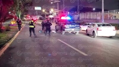 VIDEO: Motociclista iba en su Itálika y murió cuando un auto le pasó encima