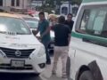 VIDEO: Taxista y chofer de combi ‘arreglan’ sus problemas a media avenida