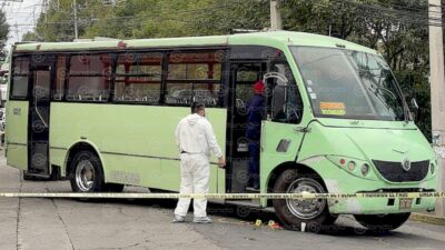 DRAMÁTICO. Abuelita con su bolsa de mandado muere arrollada por un camión de transporte público