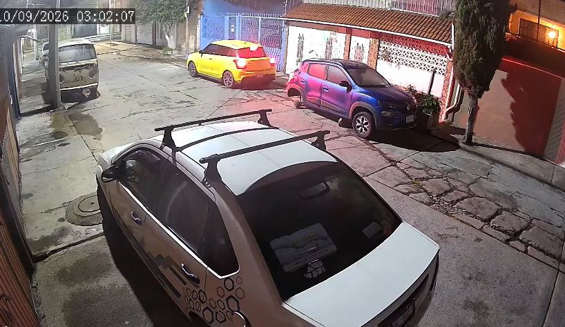 VIDEO: Criminales acechan de madrugada para robar llantas en calles de Ecatepec