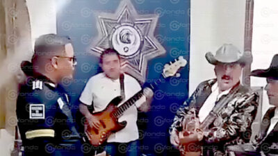 VIDEO. Pedro Iván es alto mando de la policía del Edomex; organizó una ‘peda’ con músicos y uniforme