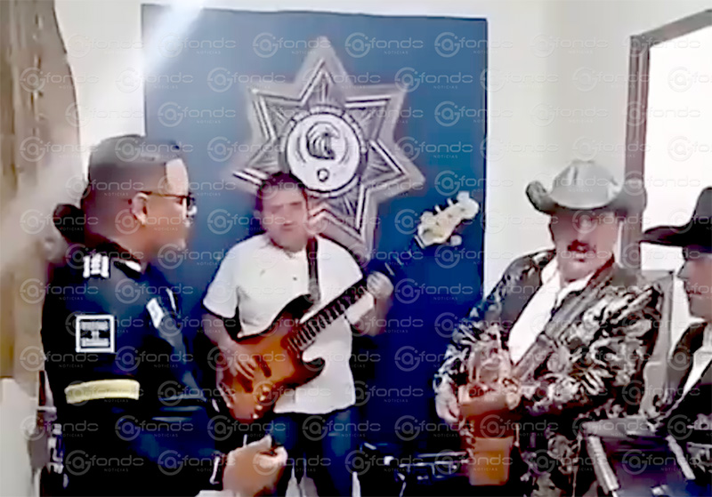 VIDEO. Pedro Iván es alto mando de la policía del Edomex; organizó una ‘peda’ con músicos y uniforme