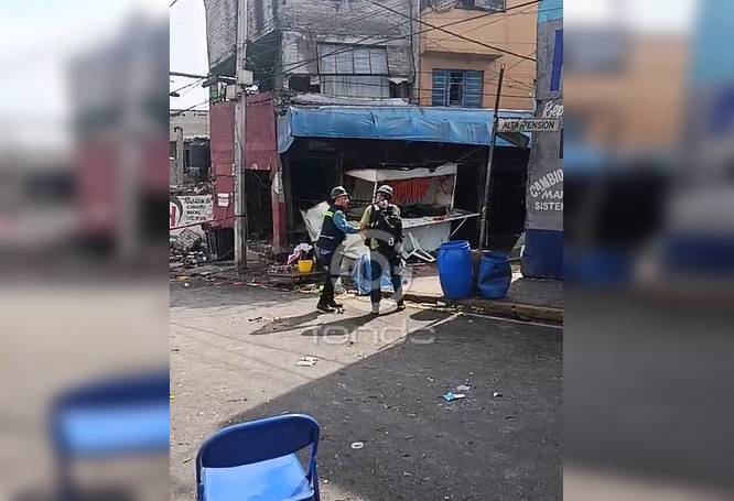 URGENTE: Explosión de gas junto a una taquería deja un muerto y varias casas dañadas