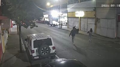 VIDEO: Pareja intenta estafar a la empleada de una sex shop y la dejan malherida