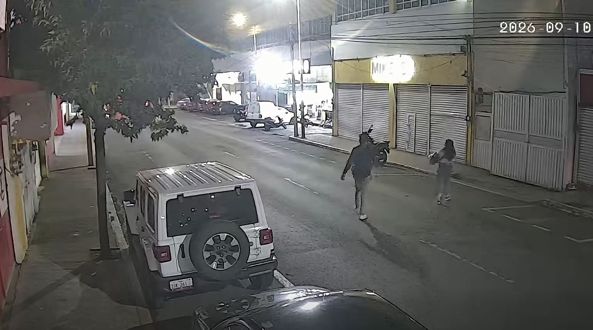 VIDEO: Pareja intenta estafar a la empleada de una sex shop y la dejan malherida