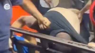 VIDEO: Sujeto se mete a la fila para cruzar la garita y recibe tremenda golpiza