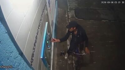 VIDEO: Ratero con herramienta rompe máquina expendedora de agua y roba unas monedas