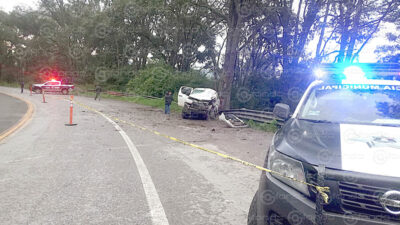 ACCIDENTE. Dubiel Mauricio estrelló su Toyota contra un árbol y murió en el Edomex