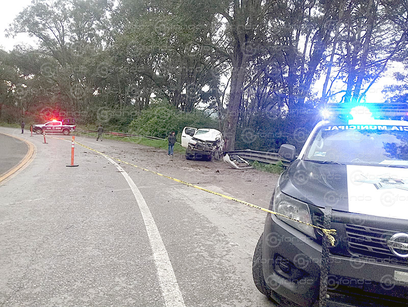 ACCIDENTE. Dubiel Mauricio estrelló su Toyota contra un árbol y murió en el Edomex