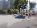 URGENTE: Abuelo caminaba solo frente al Metrobús cuando cayó y ya no despertó