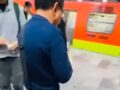 VIDEO: ‘¿Eso para qué?’; acosador le enseña su número celular a un joven en el Metro