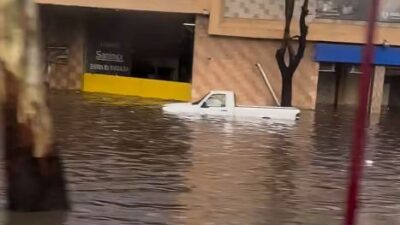 VIDEO. Desastre en Ecatepec; tormenta vuelve evidenciar el abandono en calles y avenidas