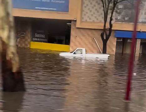 VIDEO. Desastre en Ecatepec; tormenta vuelve evidenciar el abandono en calles y avenidas