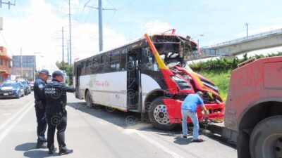 TERRIBLE. ‘Lalito’ manejaba un camión de transporte público, chocó al echar ‘carreritas’ y hoy murió