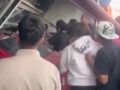 VIDEO. Vecinos apalean a conductor que arrolló a varias personas y se metió a una panadería en Edomex
