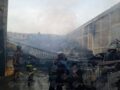 VIDEO: Desalojan a varias familias por fuerte incendio en una bodega de aceites