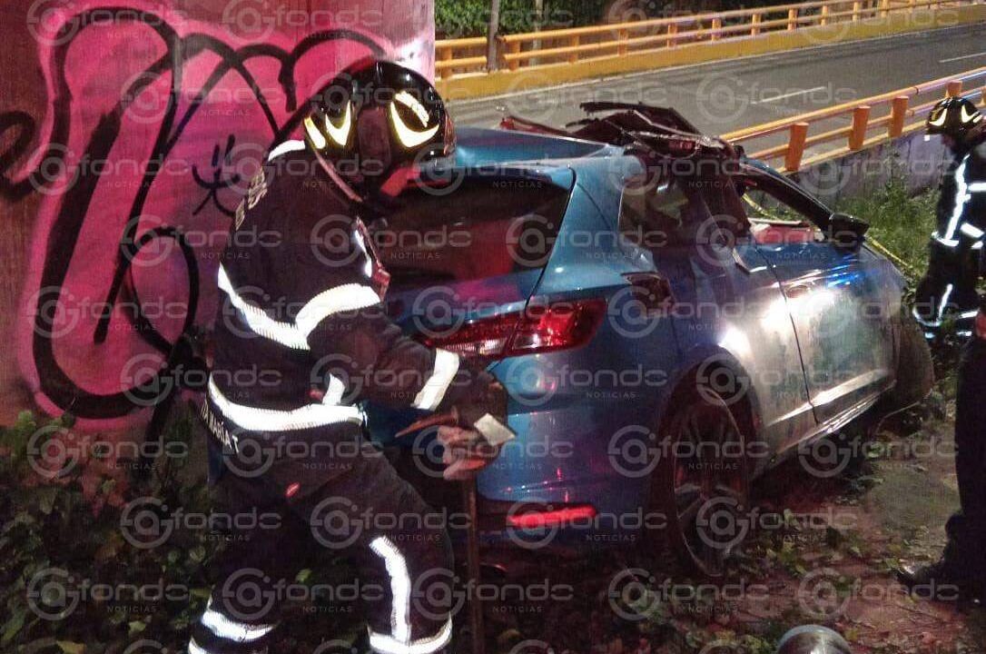 TRAGEDIA: Padre e hijo viajaban de madrugada y mueren al estrellarse en su vehículo
