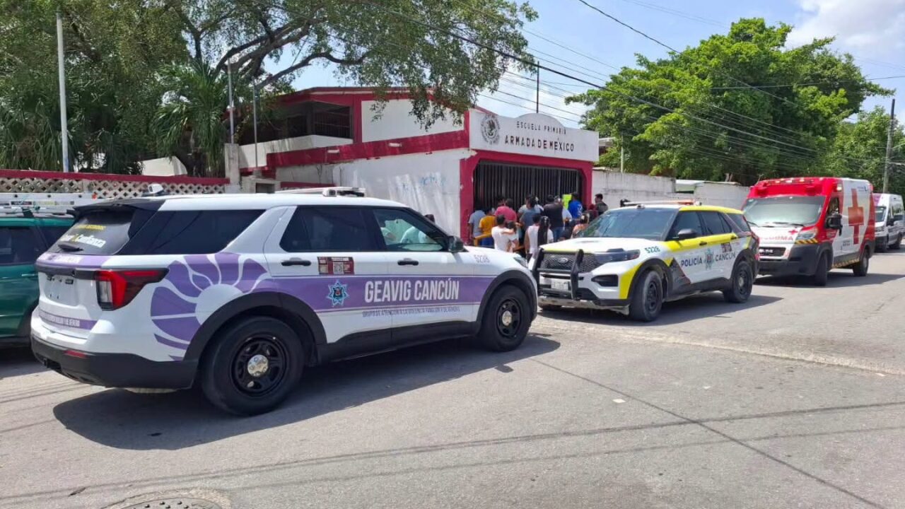 PÁNICO: Asaltante se esconde en una primaria luego de atacar a una mototaxista