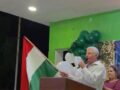 VIDEO: Alcalde morenista da el grito con una bandera… ¿de Hungría?