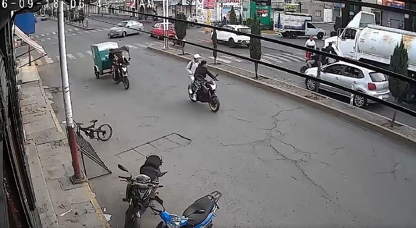 VIDEO: Conductor de pipa le clava un arma en la cabeza a un conductor de Uber