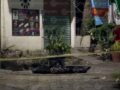VIDEO. Desconocidos en un auto arrojan cuerpo embolsado a media calle