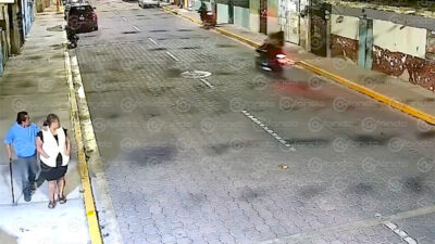 VIDEO. Niño de 10 años se debate entre la vida y la muerte tras sufrir accidente de moto