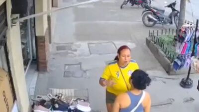 VIDEO: Mujer mata a la supuesta amante de su esposo frente a varias personas