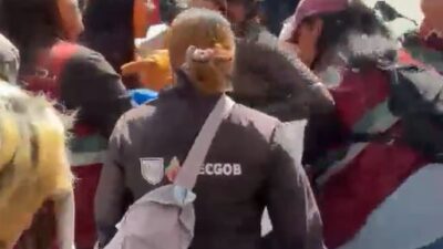 VIDEO: Empleadas de gobierno agreden a mujer ciclista y le quitan su bici