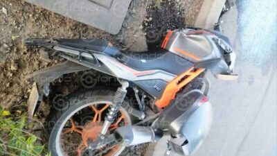 UNO MÁS. Motociclista muere al chocar contra una columna del Trolebús