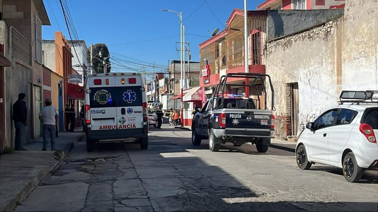HORROR: Abandonan un auto con los cuerpos de dos jóvenes en Edomex
