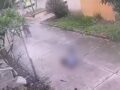 VIDEO: Ratero ataca a una abuelita y la derriba para quitarle su cadena