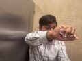 VIDEO: ‘¡Dime tu nombre!’; sujeto es encontrado escondido en el baño de mujeres de una plaza