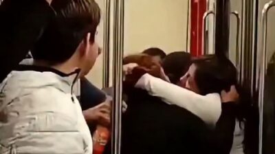 VIDEO: ‘¡Sáquenlas!’; mujeres se dan con todo dentro de un vagón del Metro